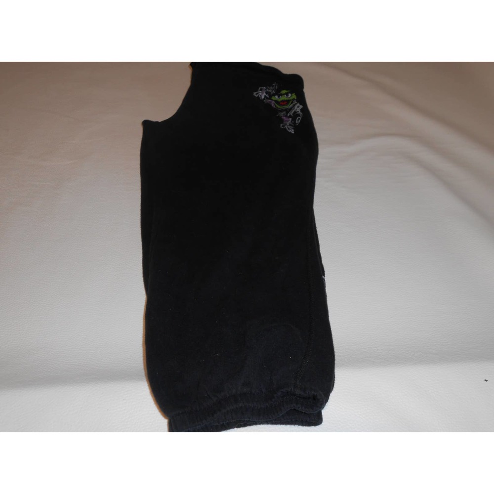 sesame street oscar the grouch capris M